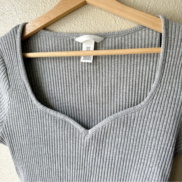 ๐ฉถ Gray Sweetheart Neckline Short Sleeve Bodysuit - XL - Picture 3 of 7